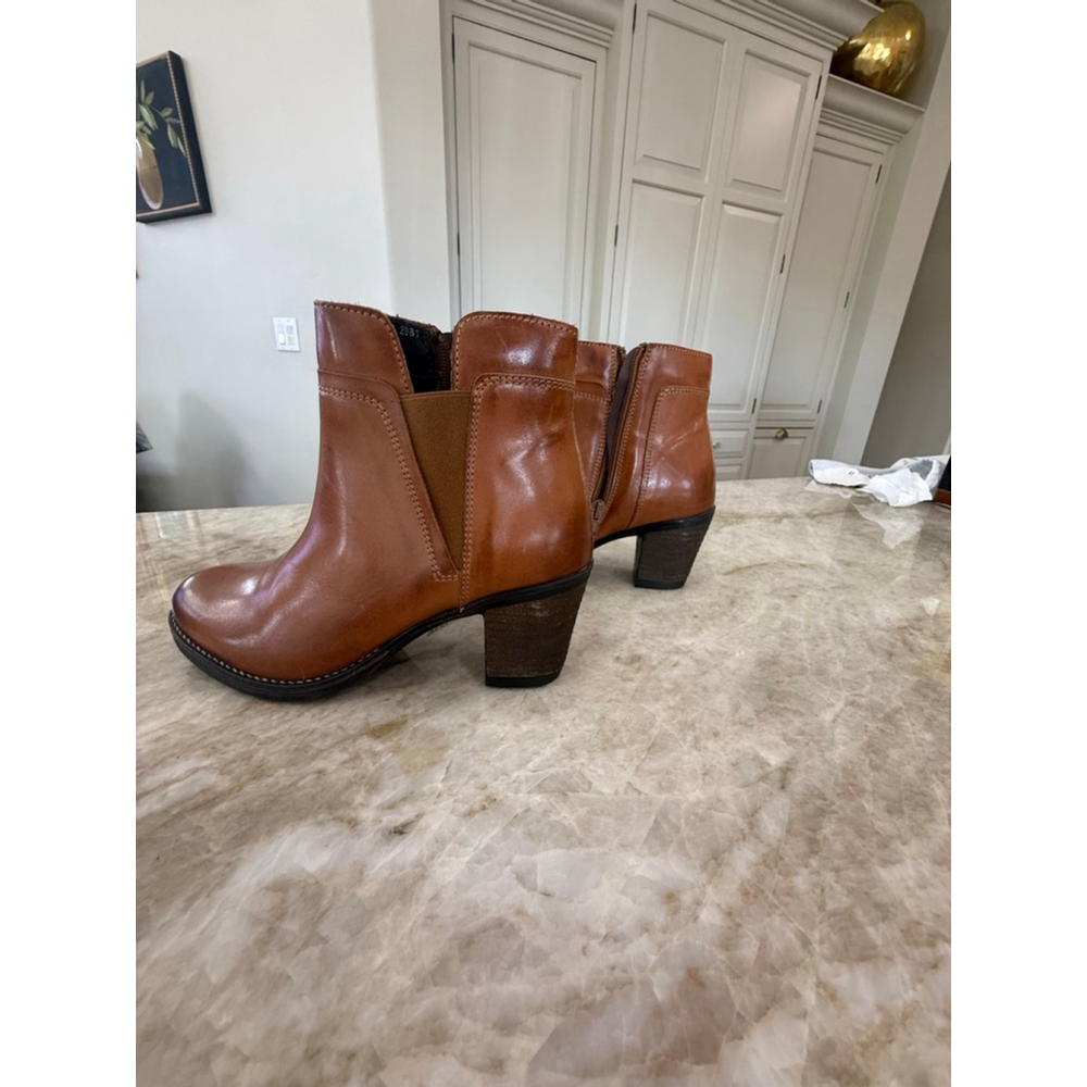Women's Umberto Raffini Brown Leather Ankle Boots & Booties Size 36.